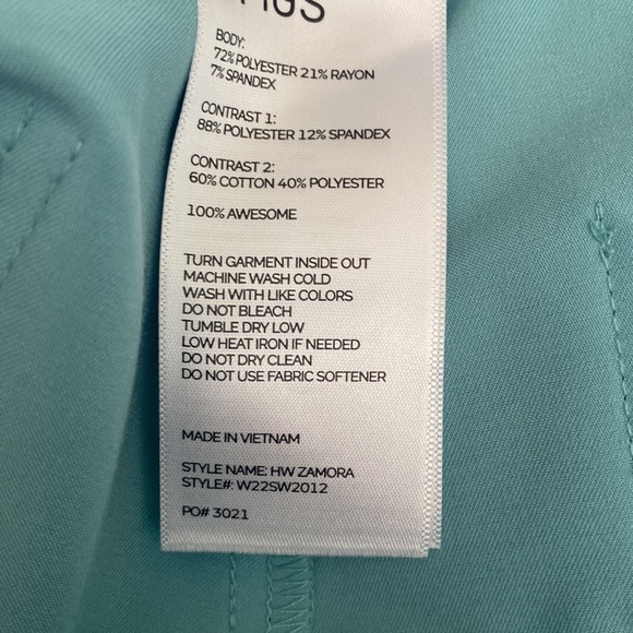 Fig scrubs. Sea glass. XXL Zamora joggers and XL Rafaela Oversized Scrub Top - Picture 7 of 7